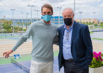 Vicente del Bosque visita la Rafa Nadal Academy by Movistar
