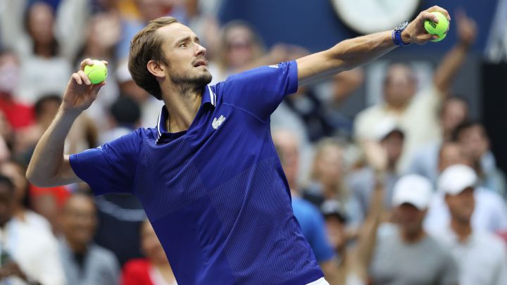 NEW YORK, NEW YORK - SEPTEMBER 10: Daniil Medvedev of Russia throws a tennis ball to fans after defeating Felix Auger-Aliassime of Canada during their Menx92s Single semifinal match on Day Twelve of the 2021 US Open at the USTA Billie Jean King National Tennis Center on September 10, 2021 in the Flushing neighborhood of the Queens borough of New York City. Elsa/Getty Images/AFP == FOR NEWSPAPERS, INTERNET, TELCOS & TELEVISION USE ONLY ==