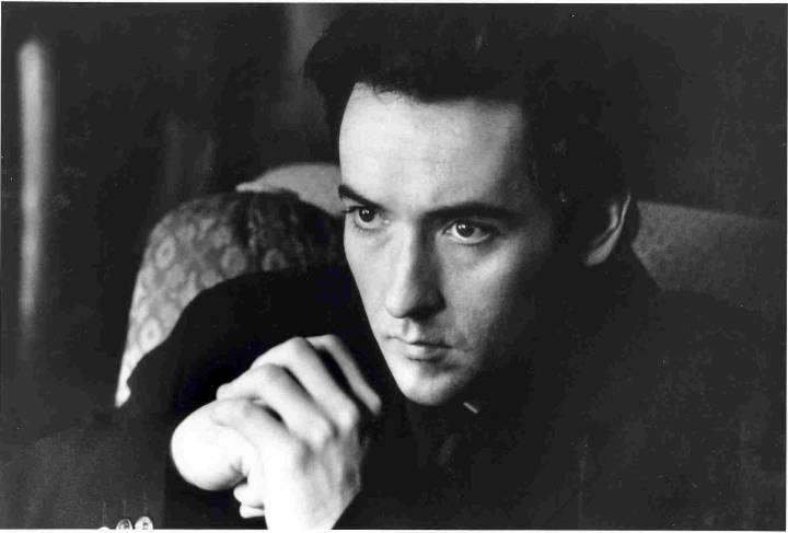 John Cusack: "Una mujer quiere maldecir mi pene"