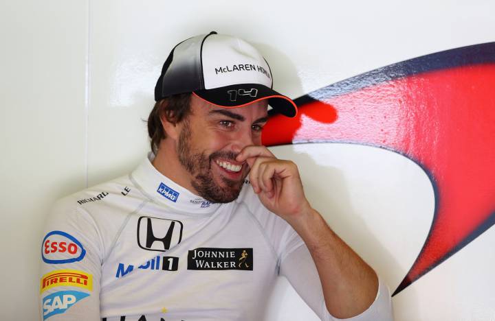Fernando Alonso bromea sobre su situación amorosa