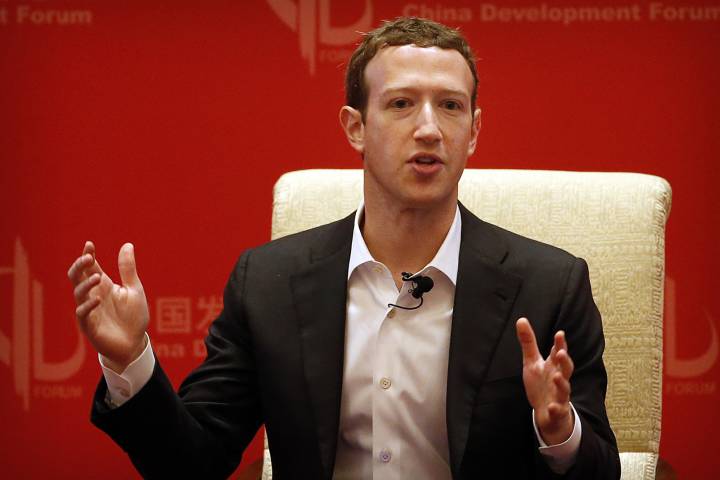 Mark Zuckerberg echa a sus inquilinos para ampliar su casa