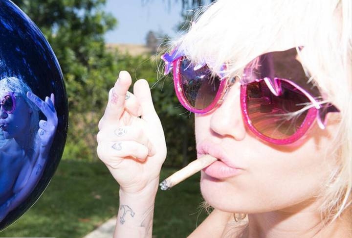 Miley Cyrus consigue publicar este topless en Instagram