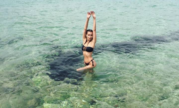 Bella Hadid y su un despertar sensual motivado por el jet-lag