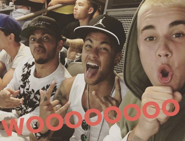 Neymar se divierte con Justin Bieber y Hamilton viendo a Brasil