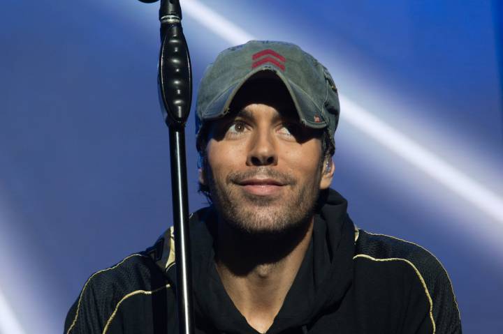 Un cantante panameño critica a Enrique Iglesias por su último videoclip
