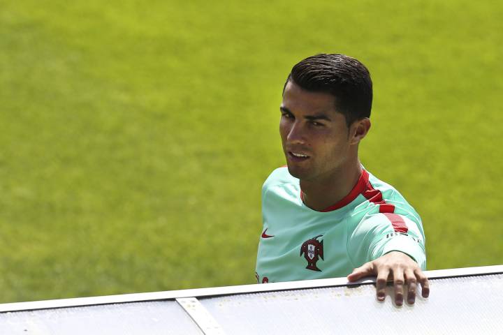 Los emigrantes portugueses piden ayuda a Cristiano Ronaldo