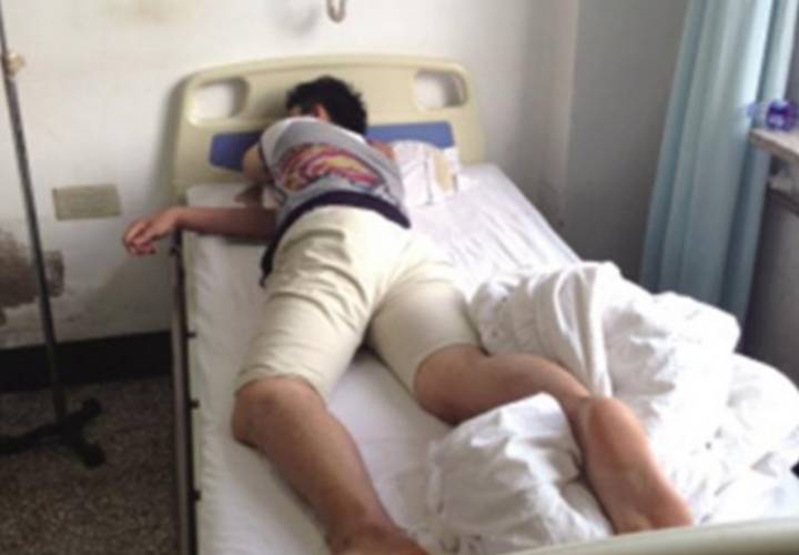 Acude al hospital a ver nacer a su hijo y le operan de hemorroides por error