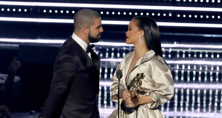 Rihanna le hace la cobra a Drake en los VMAs 2016