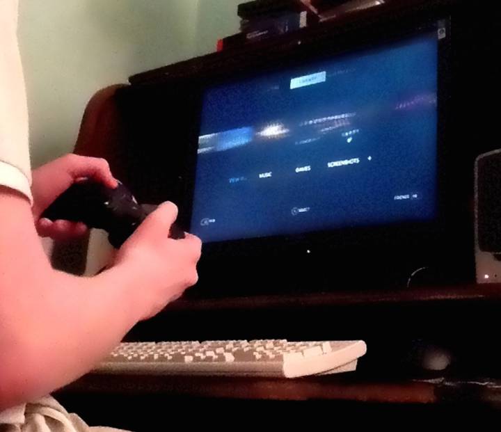 Ata a su madre a una silla y la deja morir para poder jugar con sus videojuegos