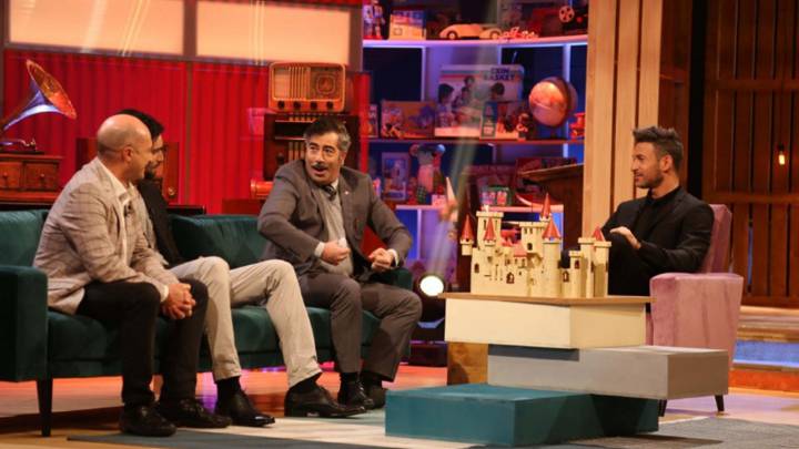 Eduardo Aldán junto a Agustín Jiménez, Pepe Biyuela y Rubén Cortada en el plató de Espinete no existe.