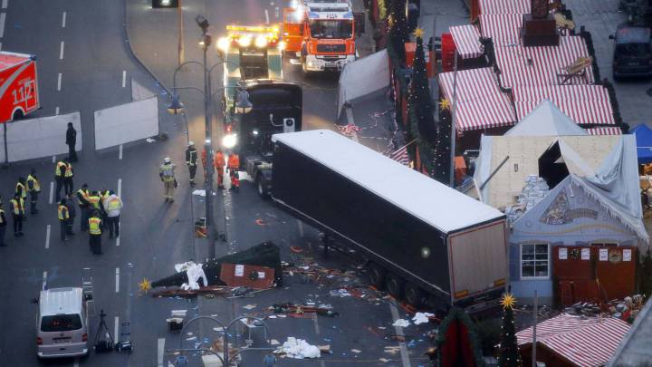 Ataque en Berlín con un camión: 12 muertos y 48 heridos