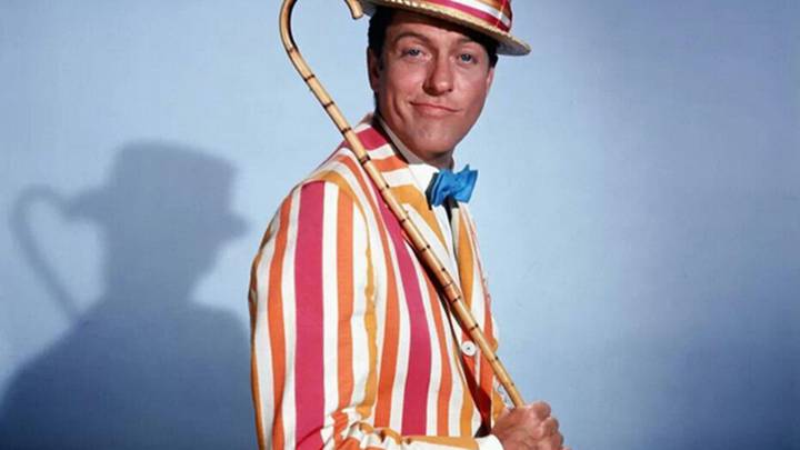 Dick Van Dyke en una foto promocional de Mary Poppins.