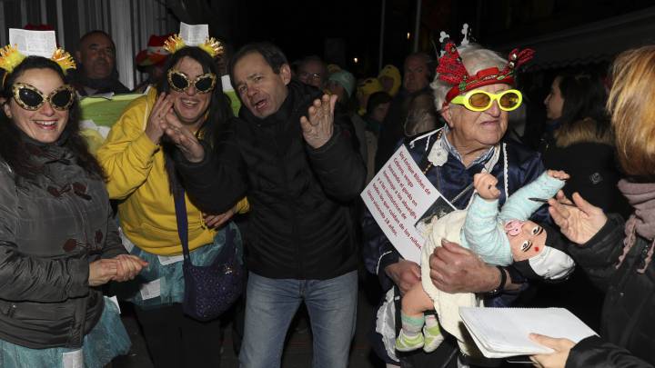 Veinticuatro horas de cola para ver cómo cantan el Gordo