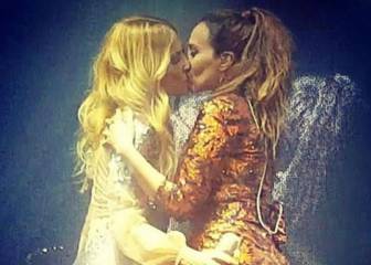 Marta Sánchez y Mónica Naranjo culminan su show con un apasionado beso