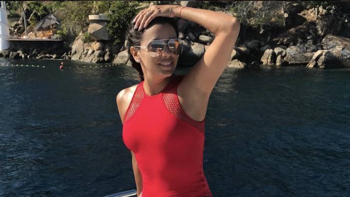 El traje de baño traiciona a Eva Longoria en Hawái. Foto: Instagram