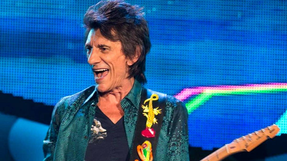 El guitarrista de The Rolling Stones Jon Wood ha sido operado de un pulmón