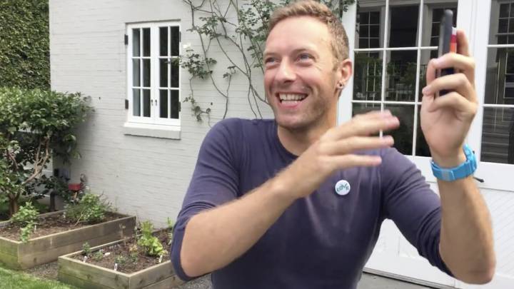 Chris Martin arrasa en Facebook con "Me enamoré" de Shakira. Imagen: Facebook