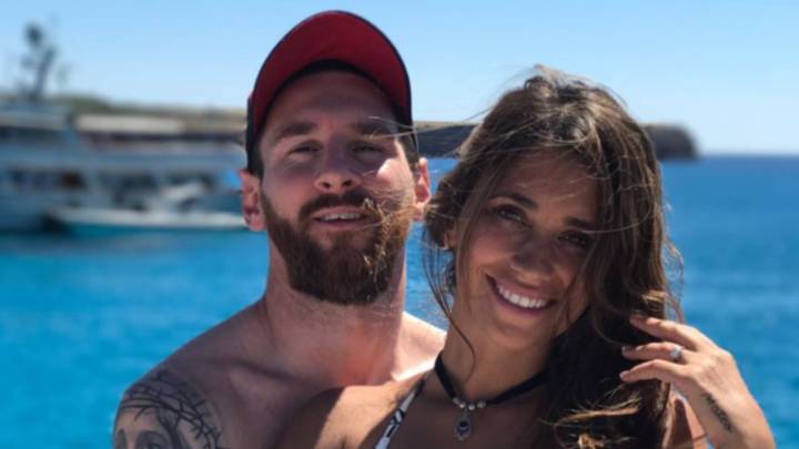 Lionel Messi y Antonella Roccuzzo en Ibiza. Foto Instagram @LeoMessi