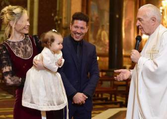 Simeone y Carla Pereyra bautizan a su hija en Argentina