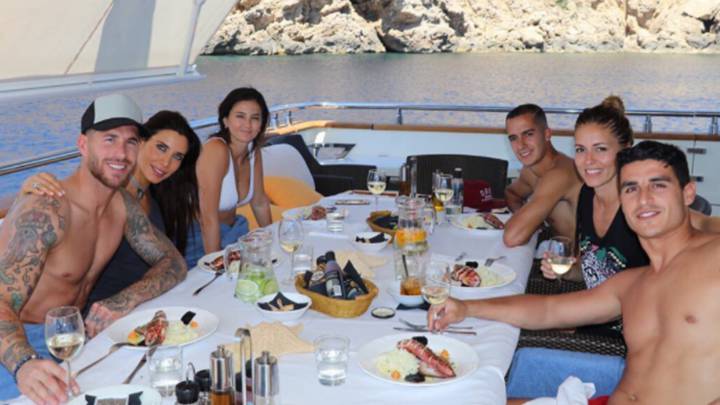Sergio Ramos y Pilar Rubio en la luna de miel de Lucas Vázquez y Macarena Rodríguez junto a otra pareja. Foto Instagram @sr4oficial