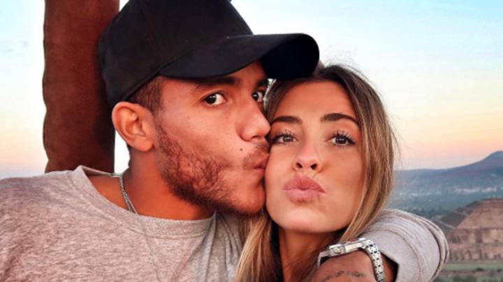 Jonathan Dos Santos y Marta Carriedo dando un paseo en globo en México. Foto Instagram @jona2santos