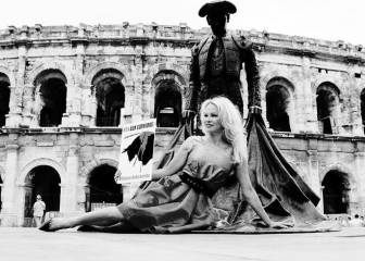 Pamela Anderson, icono antitaurino en la feria de Nîmes
