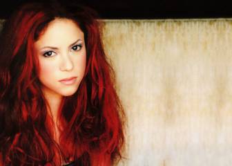 Shakira cambia de look para volver a ser pelirroja