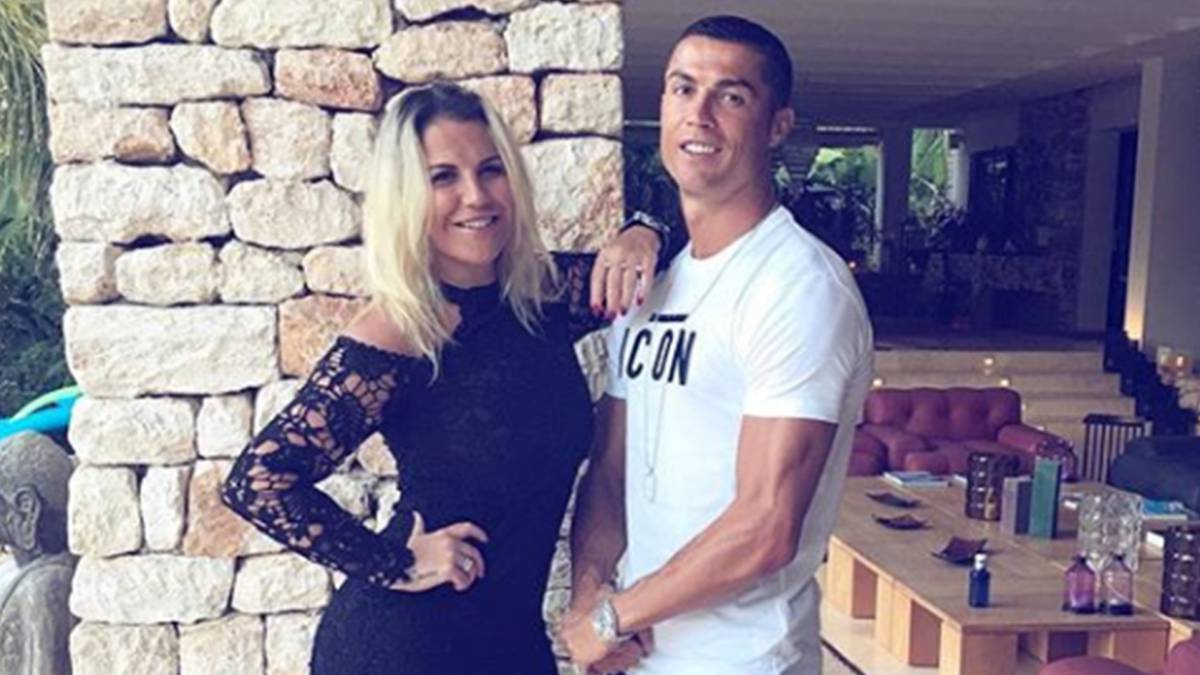 Cristiano Ronaldo junto a Katia Aveiro en una fotografía de Instagram.