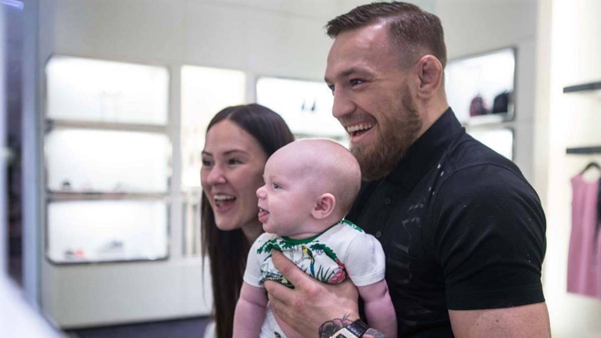 Conor McGregor con su novia Dee Devlin y con su hijo de tres meses Conor Jack McGregor. Foto Instagram @thenotoriousmma