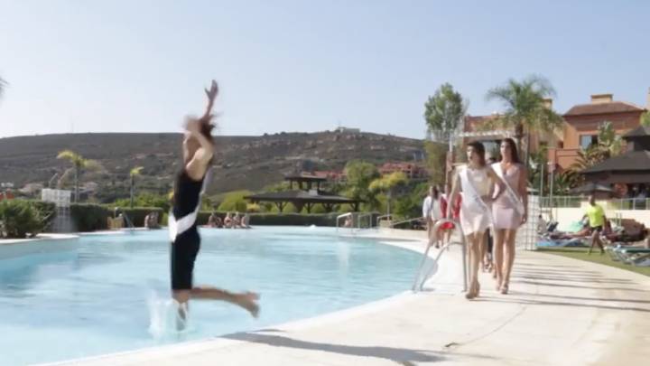 La caída viral de una candidata a Miss España 2017 a una piscina. Imagen: YouTube