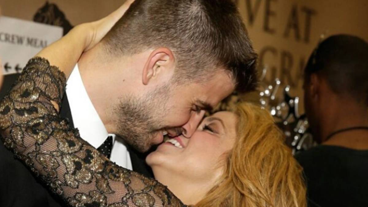 Gerard Piqué y Shakira besándose. Foto Instagram @shakirapique_world