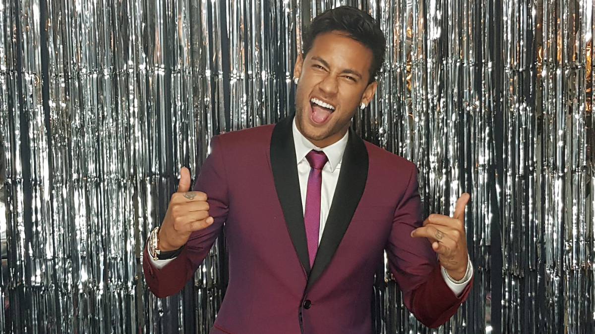 Neymar posando antes de la gala de los premios de The Best de la FIFA 2017 en Londres. Alexander Hassenstein - FIFA