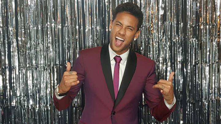 Neymar posando antes de la gala de los premios de The Best de la FIFA 2017 en Londres. Alexander Hassenstein - FIFA