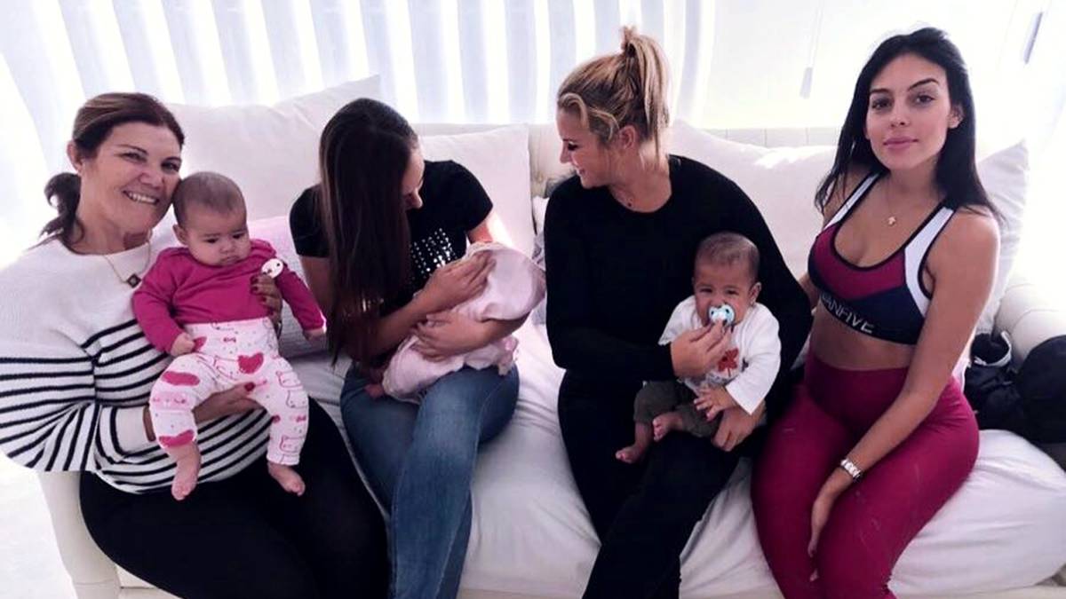 Georgina Rodríguez: "Día de partido en familia" con Dolores y Katia Aveiro, madre y hermana de Cristiano Ronaldo