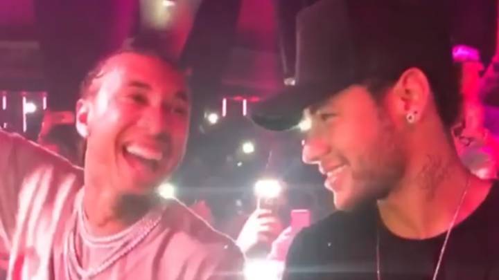 Tyga y Neymar en el concierto del rapero del 18 de noviembre de 2017 en el exclusivo club parisino "Queen" . Foto Instagram @kinggoldchains