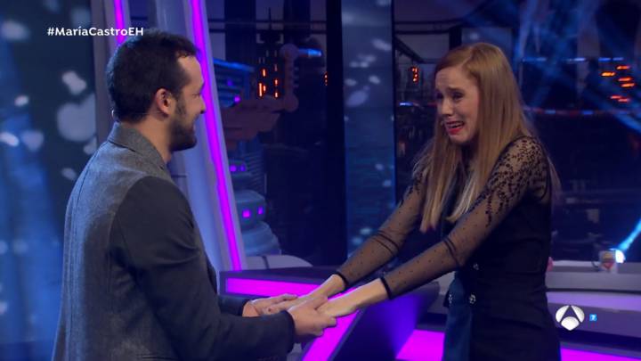 La actriz María Castro mientras su novio le pide matrimonio por sorpresa en "El Hormiguero"