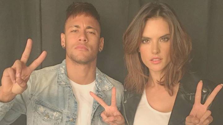 El futbolista Neymar con la modelo Alessandra Ambrosio. Foto Instagram @neymarjr