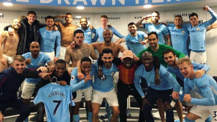 El vestuario del Manchester City celebrando la victoria in extremis ante el Southampton. Foto Twitter @benmendy23