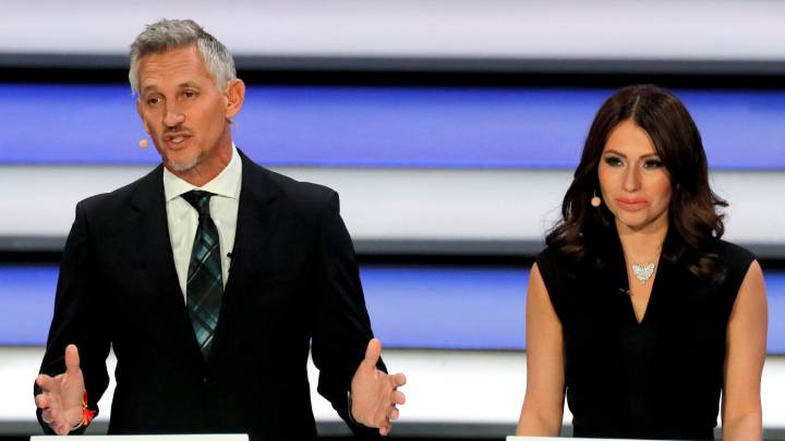 Gary Lineker y Maria Komandnaya durante la gala del sorteo del Mundial 2018.