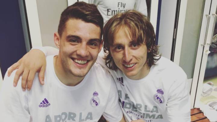 Mateo Kovacic y Luka Modric celebrando en el vestuario del Real Madrid la clasificación para la final de la Champions League 2016 en la que el club blanco consiguió la undécima ganando al Atlético de Madrid en el Estadio Giuseppe Meazza de Milán, Italia. Foto Instagram @mateokovacic8