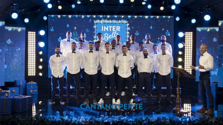 Así canta el Inter de Milán su propio villancico navideño, con Icardi, Borja Valero, Zanetti y Spaletti
