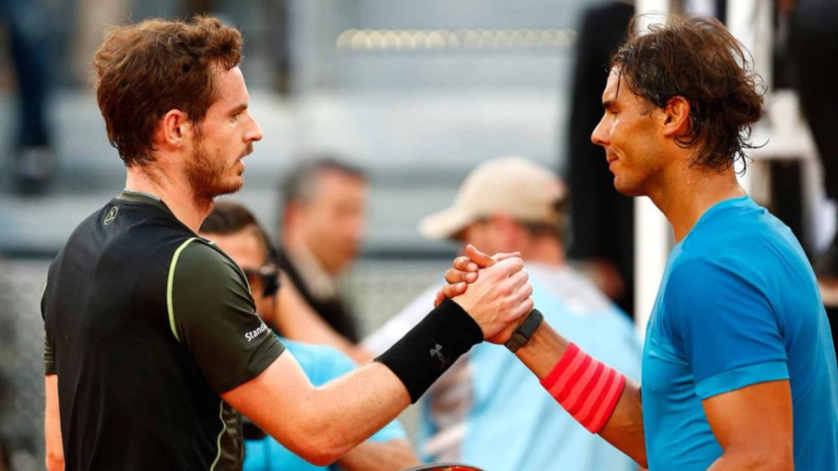 Andy Murray y Rafa Nadal dándose la mano. Foto Twitter