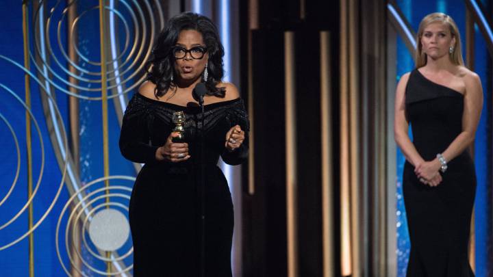Oprah Winfrey recogiendo el Globo de Oro.