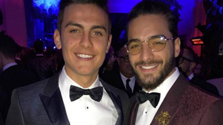 Paulo Dybala junto a Maluma en el desfile de Dolce & Gabbana.