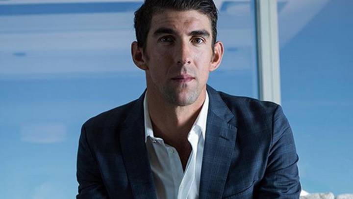 Michael Phelps con traje en una foto de Instagram.