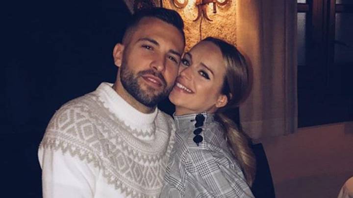 Jordi Alba y Romarey Ventura en las Navidades de 2017, poco antes del nacimiento de su primer hijo, Piero. Foto Instagram @jordialbaoficial
