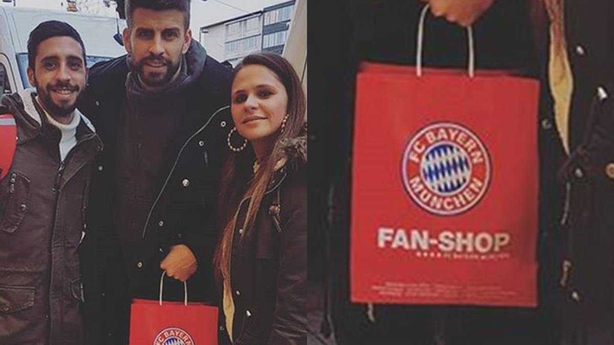 Gerard Piqué junto a dos fans en una foto tomada en Múnich.