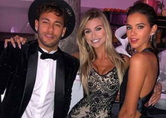 Del poker al esmoquin, las dos fiestas de Neymar