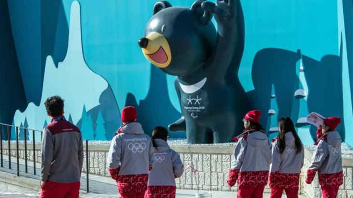 Imagen de varios deportistas paseando por la Villa Olímpica de los Juegos Olímpicos de Invierno 2018 de Pyenongchang, Corea del Sur. Foto Facebook