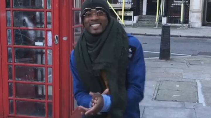 Patrice Evra bailando en las calles de Londres.